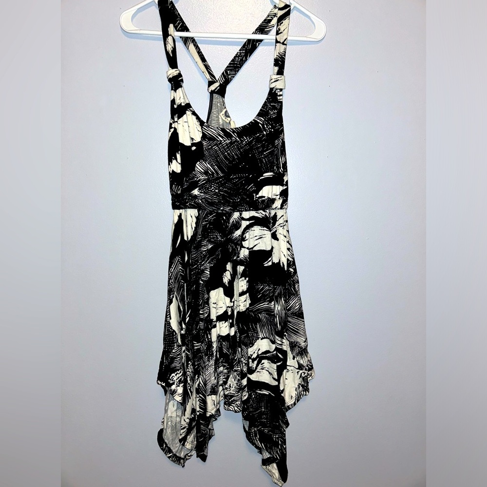 Cute black and white swim cover by Roxy